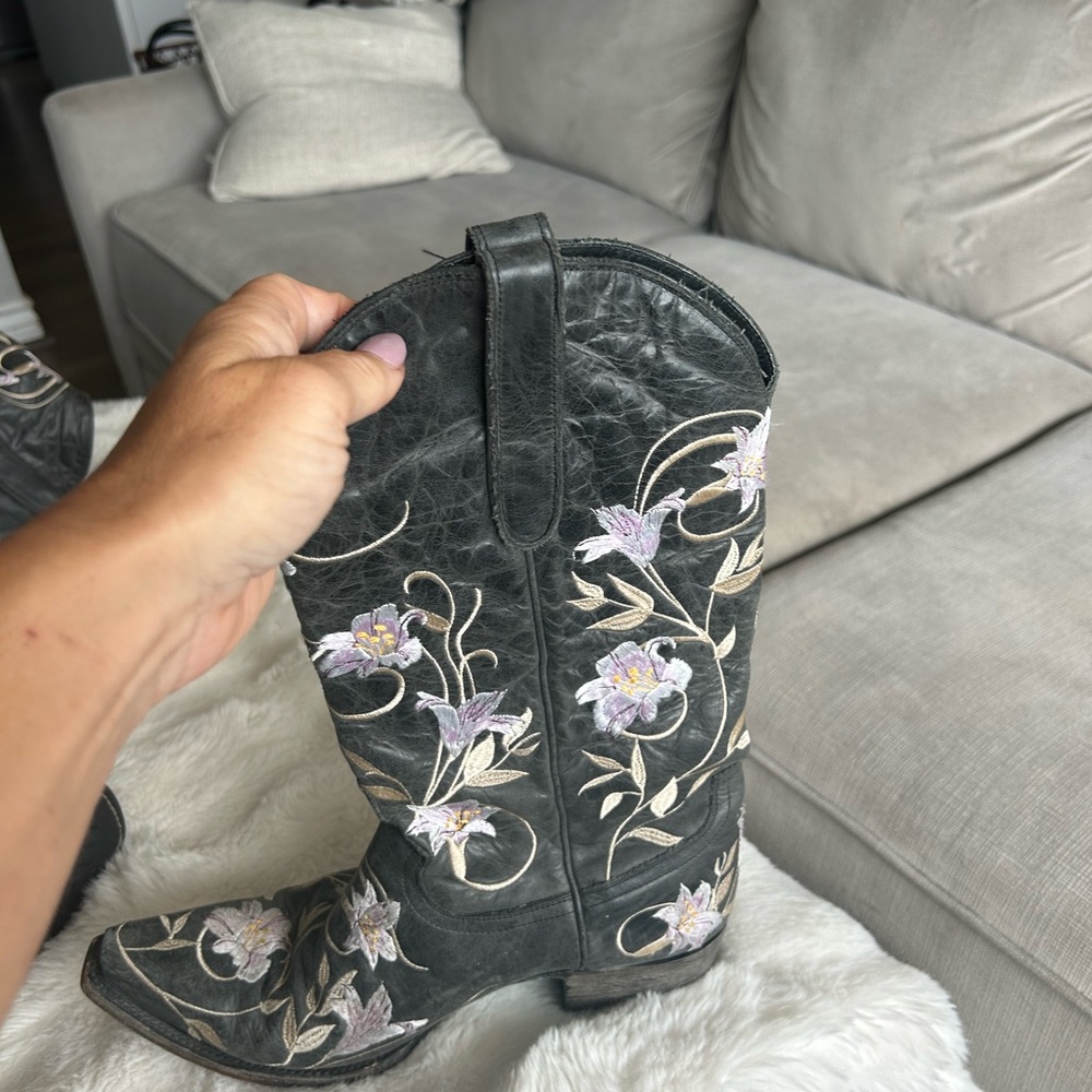 Cowboy boots 9.5 purchased from buckle